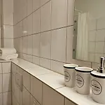 Boardinghouse Pd25 Alte Feuerwache I Mit Einzel- Und Doppelzimmer I 3min Cityhospital I Monteure I Smart Tv I Einzelbetten I Kueche I Gemeinschaftsraum I Wasch I P